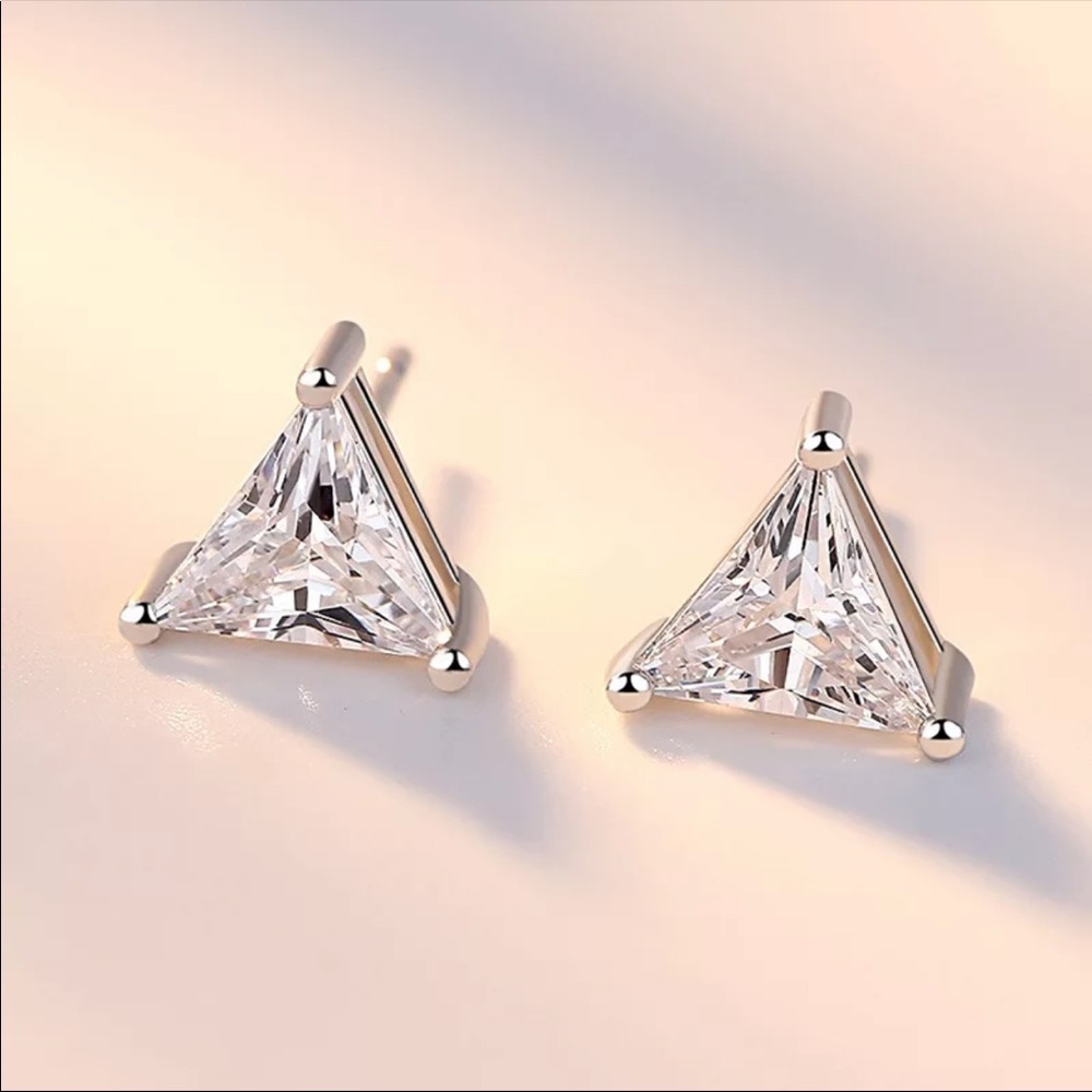 🌟 Sterling Silver 925 CZ Triangle Stud Earrings